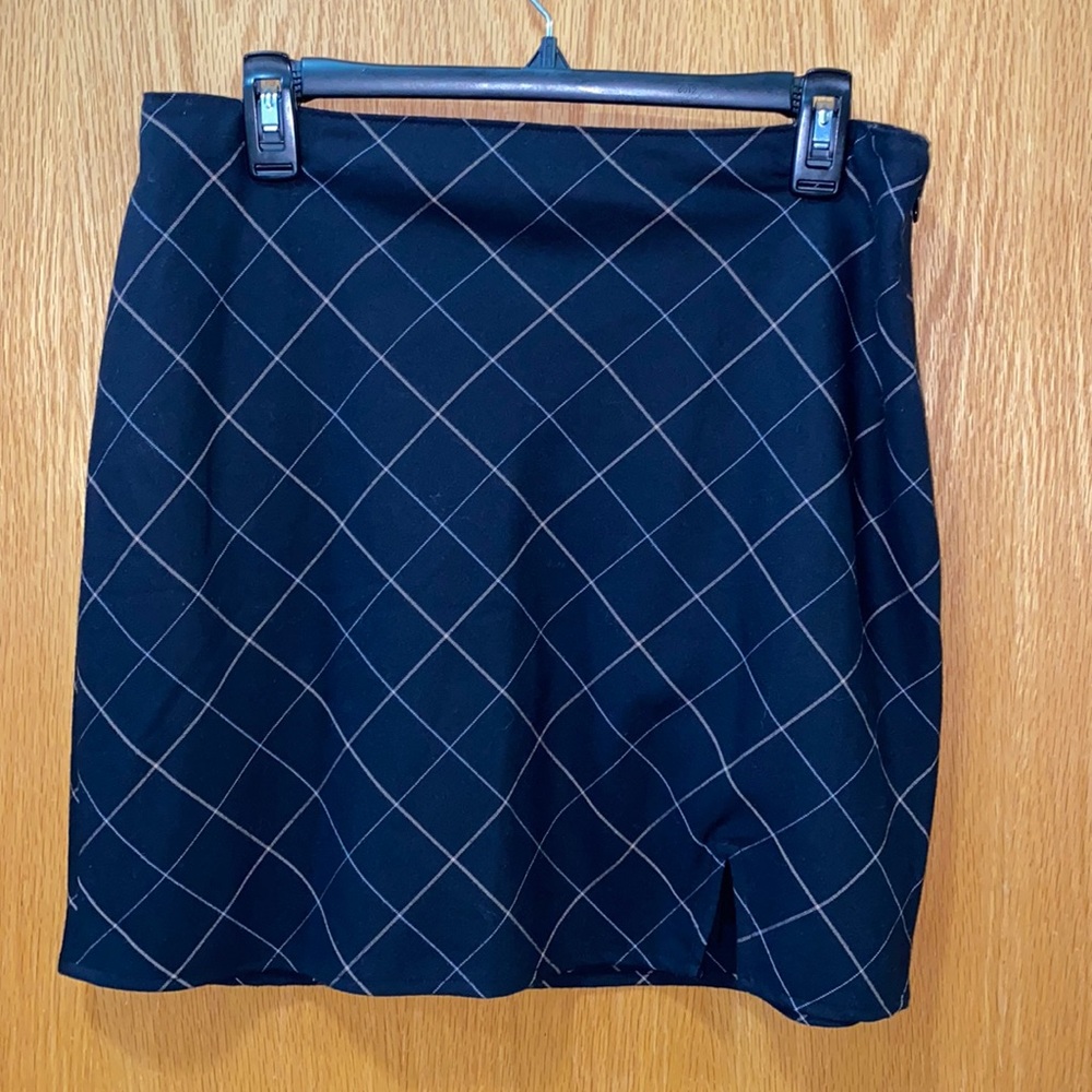 Black mini skirt a/tan & white stripe design